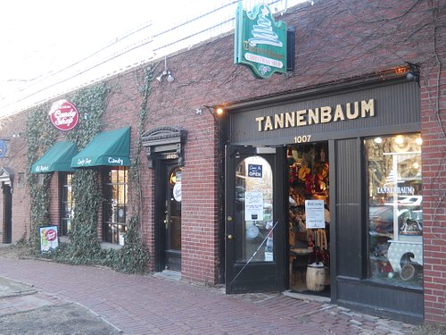 https://dynamic-media-cdn.tripadvisor.com/media/photo-o/02/64/ef/e4/exterior-of-the-tannenbaum.jpg?w=500&h=-1&s=1