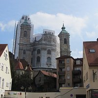Basilika Weingarten thront auf dem Kirchberg