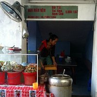 street food in Dong Ba Market