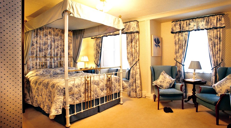 Four Poster room with Sea View