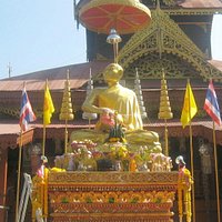 A closer view of the statue of the monk looking towards the heavens