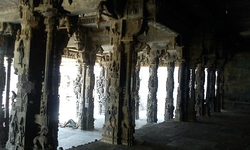 A glimpse of the fort temple carvings