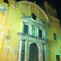 la facciata della iglesia