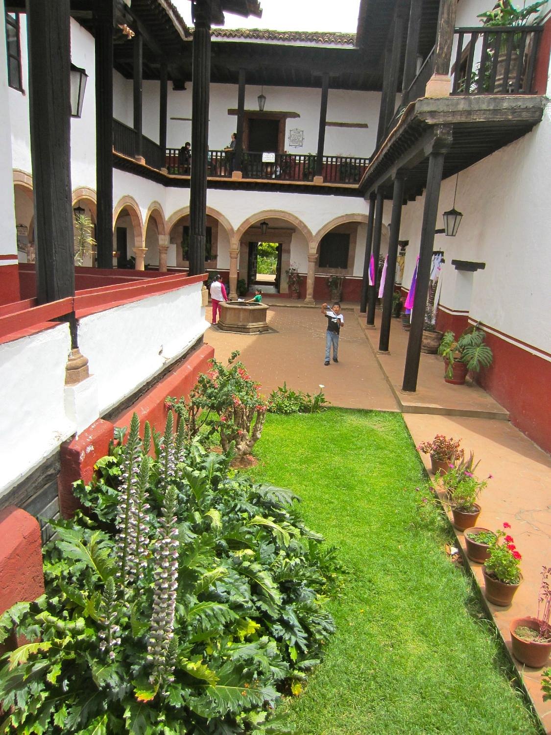 Gallery of Pátio House / PROMONTORIO - 11