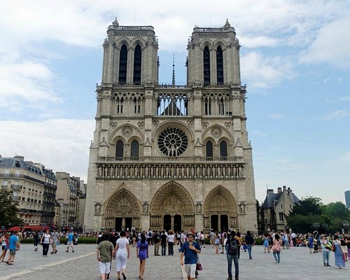 holy places to visit in paris