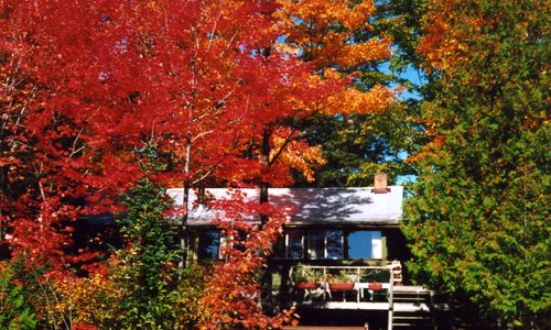 Lantern cottage in fall colours