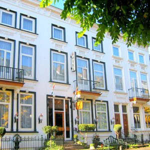 Front hotel