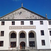 O palácio que esconde a fabrica de vinhos