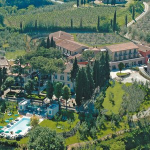 RESORT & LOCATION
