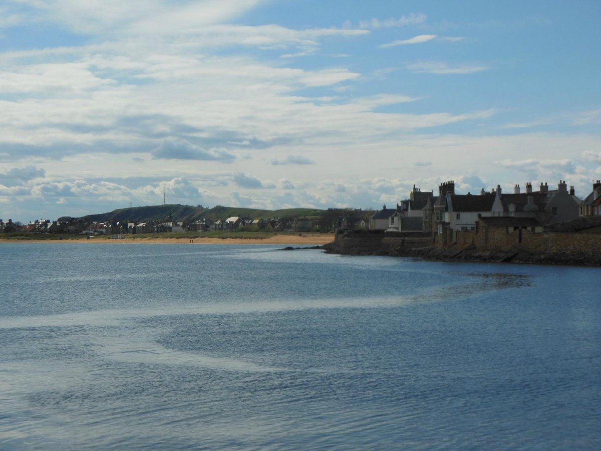 How to get to Lady's Walk in Fife by Bus or Train?