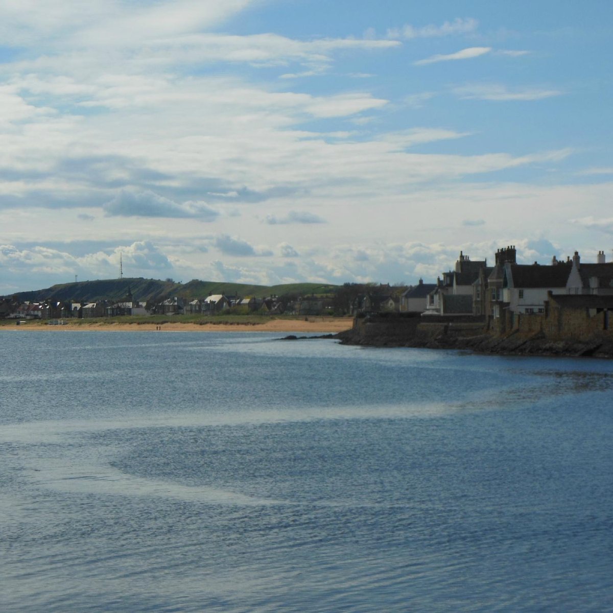 How to get to Lady's Walk in Fife by Bus or Train?