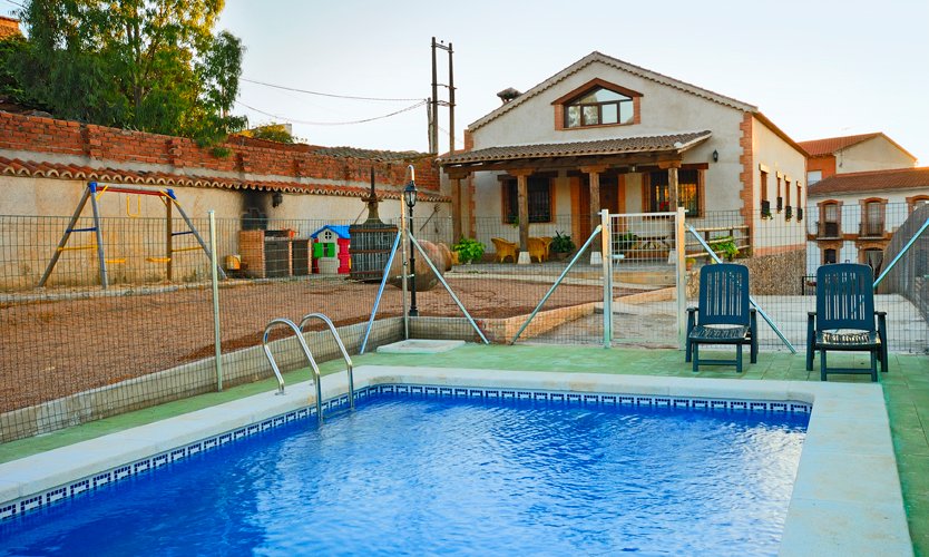 Piscina y Porche