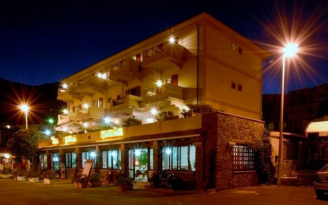 Hotel Il Nuovo Gabbiano, notturna