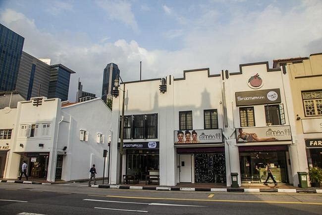 2 1 singapore. Footway building.