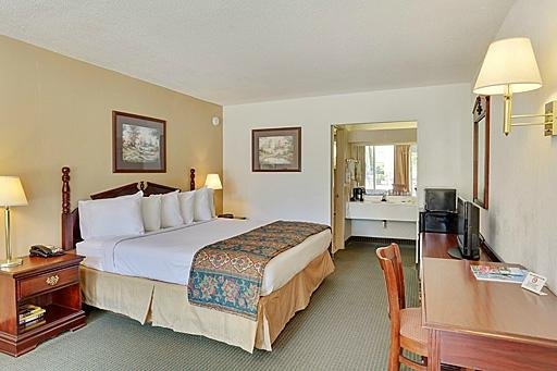 Carmel Inn & Suites Rooms: Pictures & Reviews - Tripadvisor