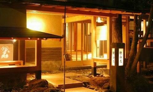 修善寺温泉街ほど近く。ノスタルジックな空間。