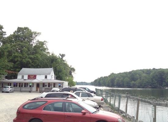 look at the crooked roof, great pizza though
