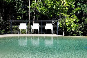 Pool & Beach