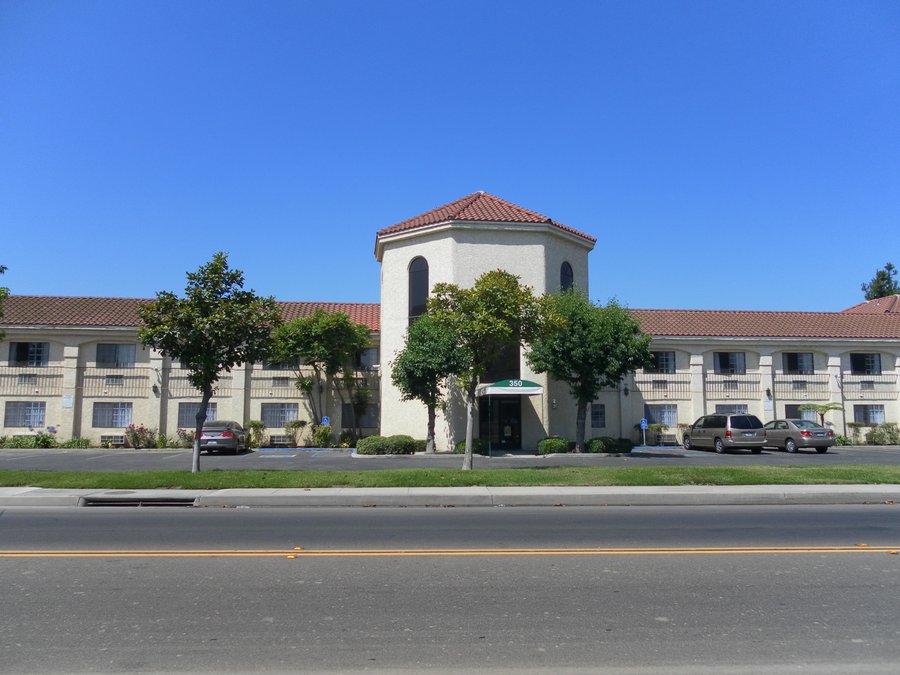 streetside view of hotel