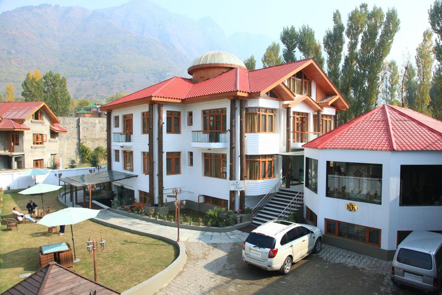 3 star hotels in srinagar for family