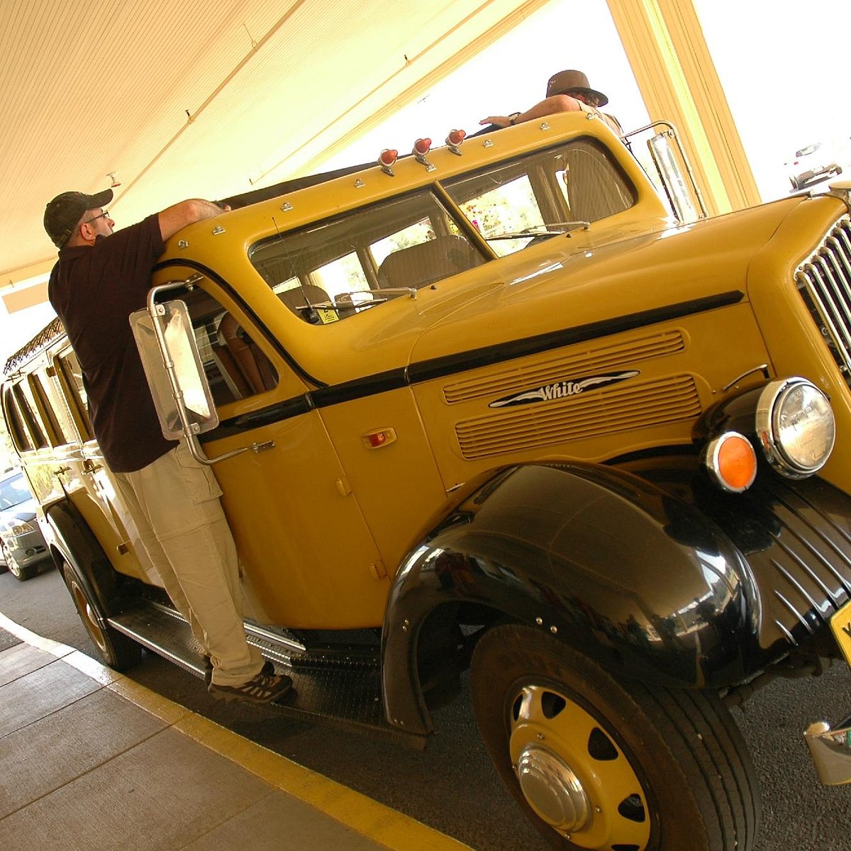 Historic Yellow Bus Tour (Yellowstone National Park) 2023 Alles wat u