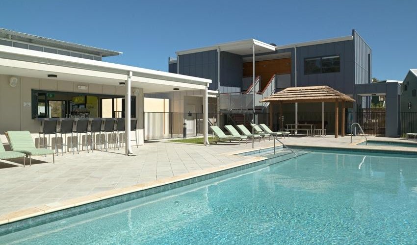 Pool Bar