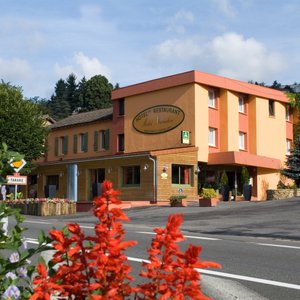 A deux pas du Beaujolais sur la Route Nationale 7 entre Lyon et Roanne,l'hôtel restaurant BURNIC