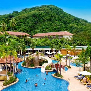 Centara Karon Resort Phuket, hotel in Karon