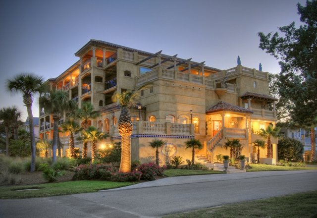 st simons hotels near pier