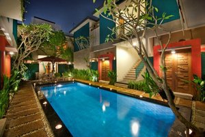 Pool & Beach