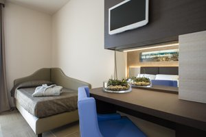 Room & Suite
