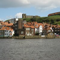 Captain Cook Museum (white building in centre), Whitby