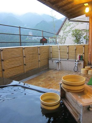 The outdoor onsen at the roof top of the hotel
