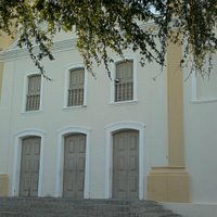 Imagem frontal! Muito bonita, porém simples, mas bem organizada, cuidada e preservada!