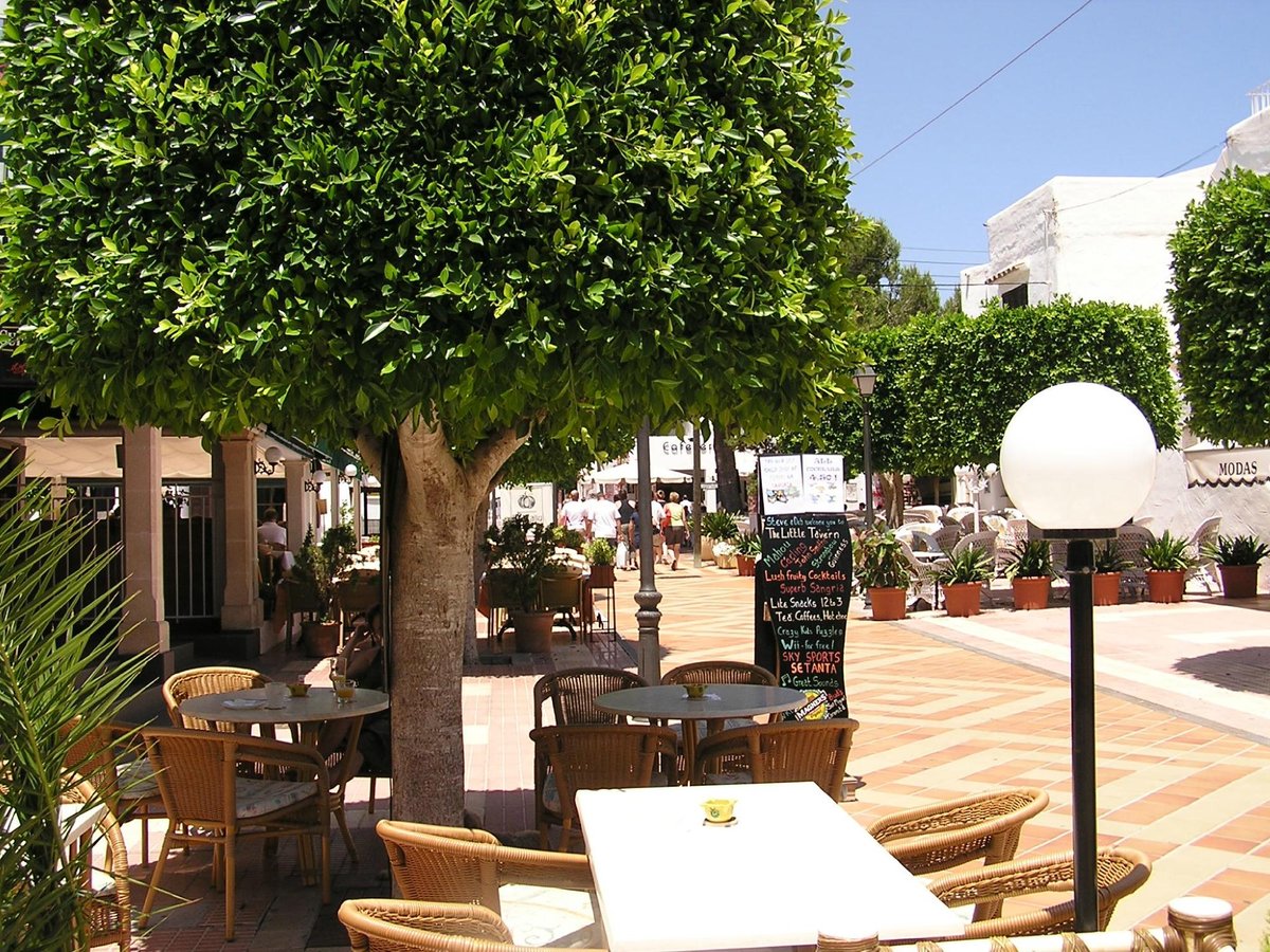 Restaurant The Pirate Cala d'Or  The best family restaurant you'll find in  the center of Cala d'Or. For the best tapas, pizza, pasta and meat.