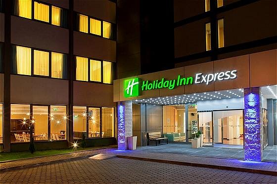 HOLIDAY INN EXPRESS LISBON AIRPORT, AN IHG HOTEL - Updated 2023 Prices &  Reviews (Prior Velho, Portugal)