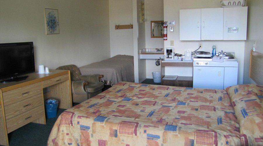 Kitchenette, extra bed