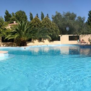 piscine de 175 m² magnifique et très calme