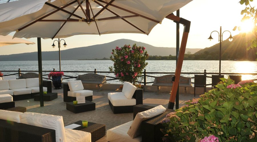 Aqva lounge bar by day