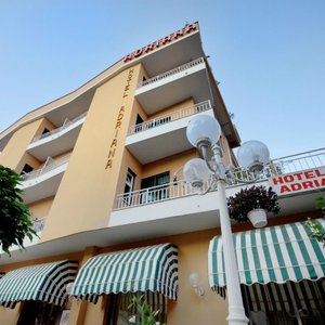 Albergo, facciata
