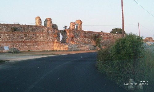 Le mura esterne viste dalla provinciale Preveza-Nikopolis

