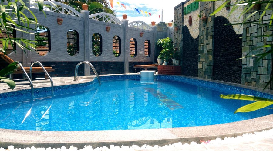 Swimming pool