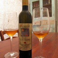 La cantina ed uno dei vini degustati.