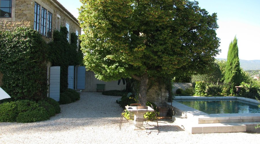 House & pool
