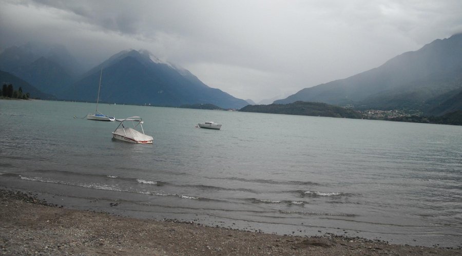 The rear of the campsite, right on the lake