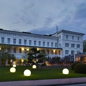 Hotel bei Nacht