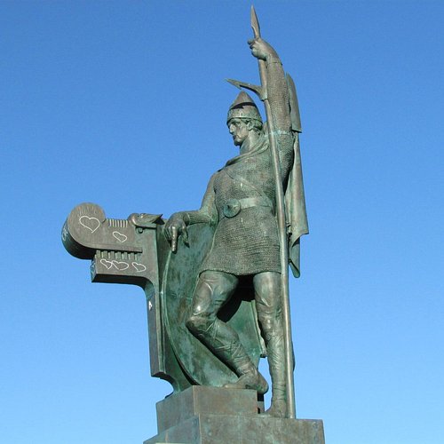 The Waldorf's Iconic Statue Has a Rebirth in Iceland - The New