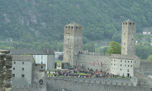 Castelgrande visto da Montebello
