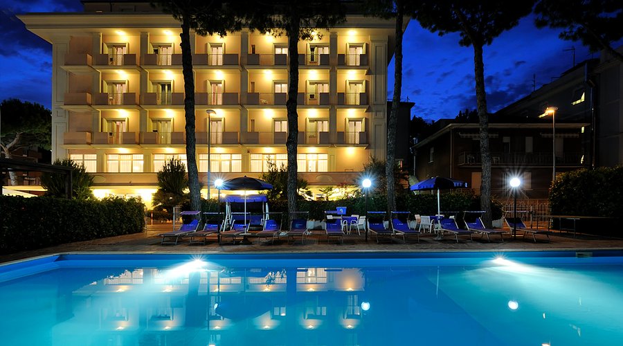 notturna piscina