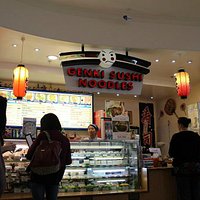 日本食の店 日本のものとちょっと違った感じの料理が出てきます